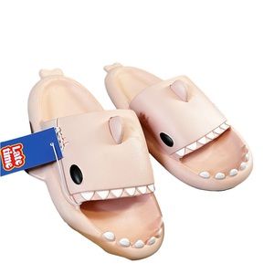 NWT Shark Slides Novelty Sandals Casual
Beach Shoes  Women Size 10-11 42/43